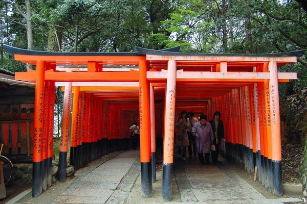 伏見稻荷大社-有千本鳥居的京都特色神社