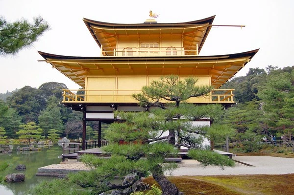 金閣寺-金碧輝煌的京都地標