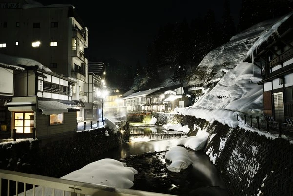 銀山溫泉-大正浪漫氛圍的冬天雪景,冬天有交通管制