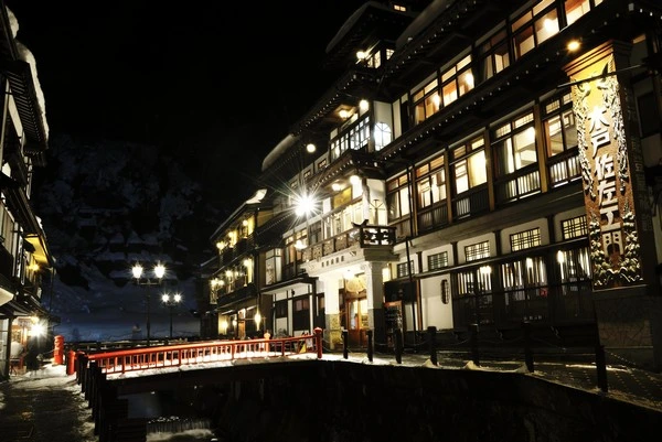 銀山溫泉-大正浪漫氛圍的冬天雪景,冬天有交通管制