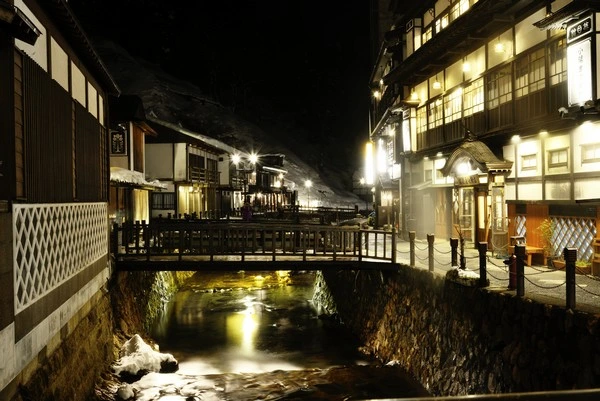 銀山溫泉-大正浪漫氛圍的冬天雪景,冬天有交通管制