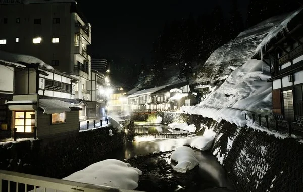 銀山溫泉-大正浪漫氛圍的冬天雪景,冬天有交通管制